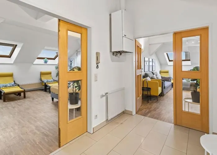 Spacious Next To Shopping Mall Apartment