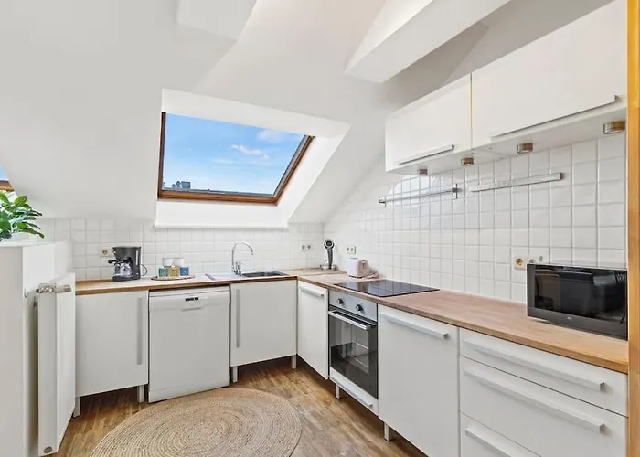 Apartment Spacious Next To Shopping Mall