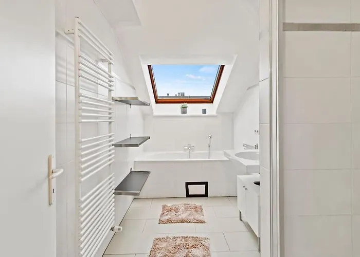Apartment Spacious Next To Shopping Mall Wien