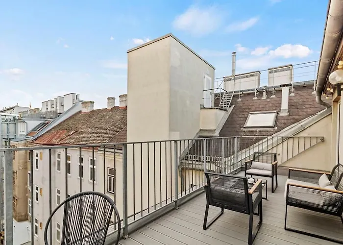 Apartment Spacious Next To Shopping Mall
