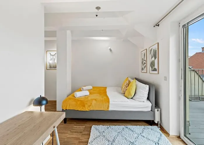 Spacious Next To Shopping Mall *