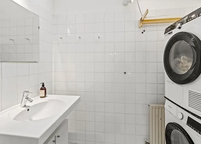 Spacious Next To Shopping Mall Apartment Wien