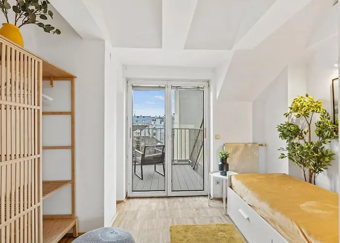 Apartment Spacious Next To Shopping Mall