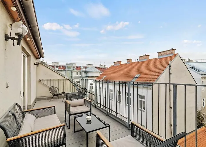 Spacious Next To Shopping Mall *