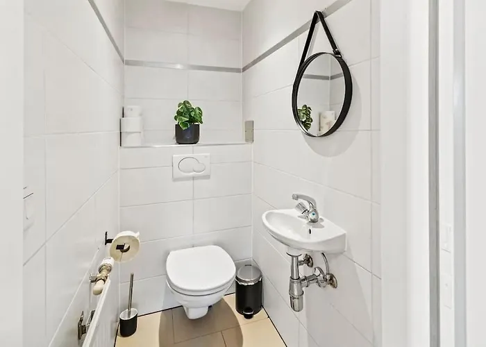 Apartment Spacious Next To Shopping Mall