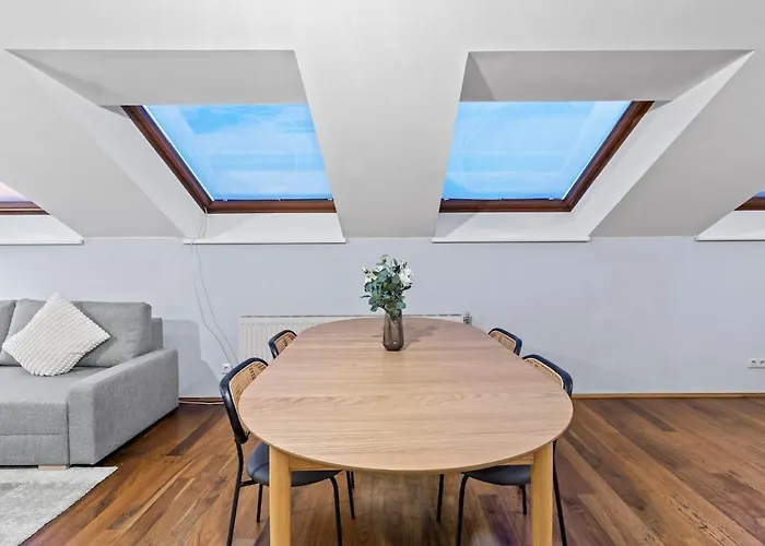 Spacious Next To Shopping Mall Apartment